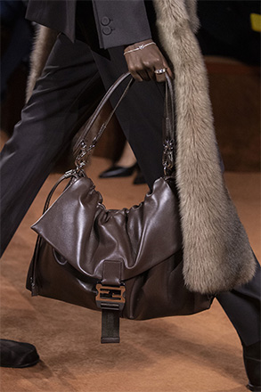 اختيارنا لهذا الأسبوع: حقيبة فندي لوي FENDI LUI